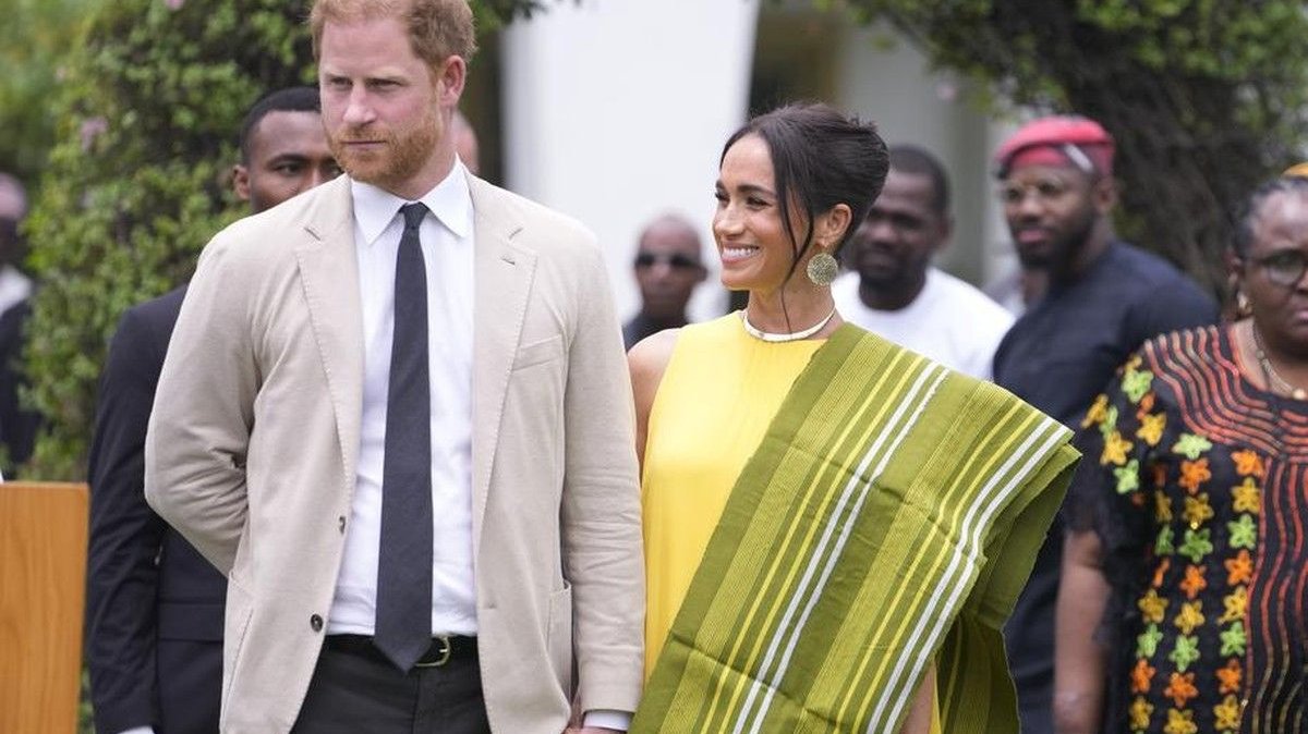 Charles Pertimbangkan Cabut Gelar Kerajaan Harry dan Meghan
