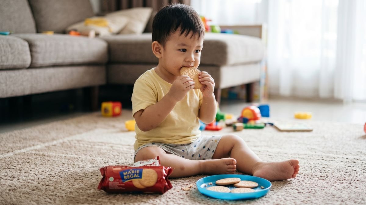 Orang Tua Perlu Memahami Batas Usia Bayi Makan Marie Regal